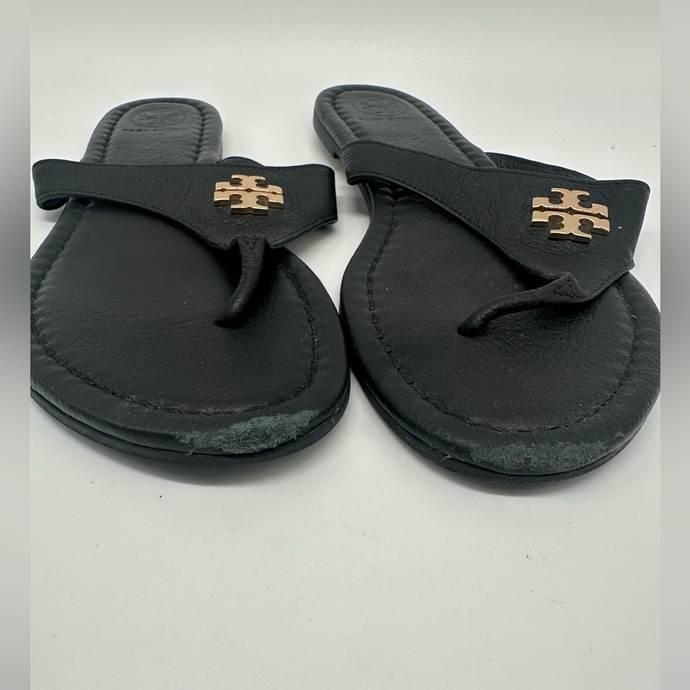 Tory Burch Black Leather Thong Sandals with Gold Emblem Logo - Picture 2 of 8